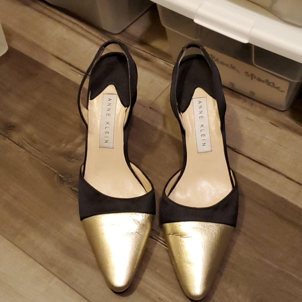 Black and gold classic sling back